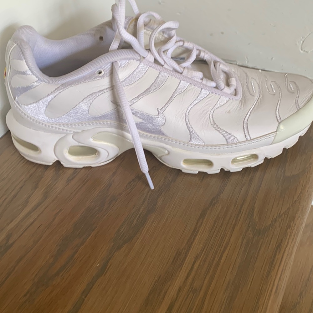 Nike Air Max plus 8 in men’s us and 10 in woman’s us UNISEX